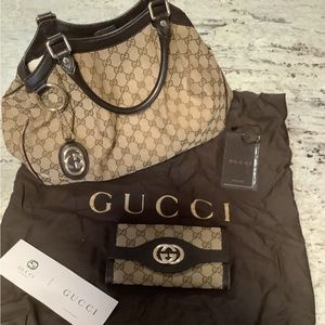 Gucci bag w/matching wallet